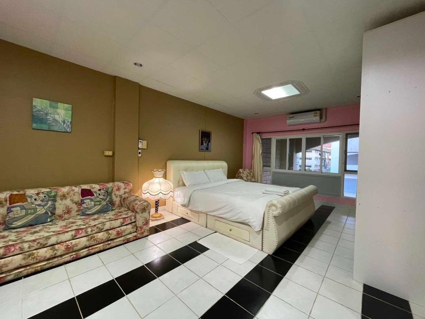 Oyo 75486 Anna Residence Jomtien Esterno foto