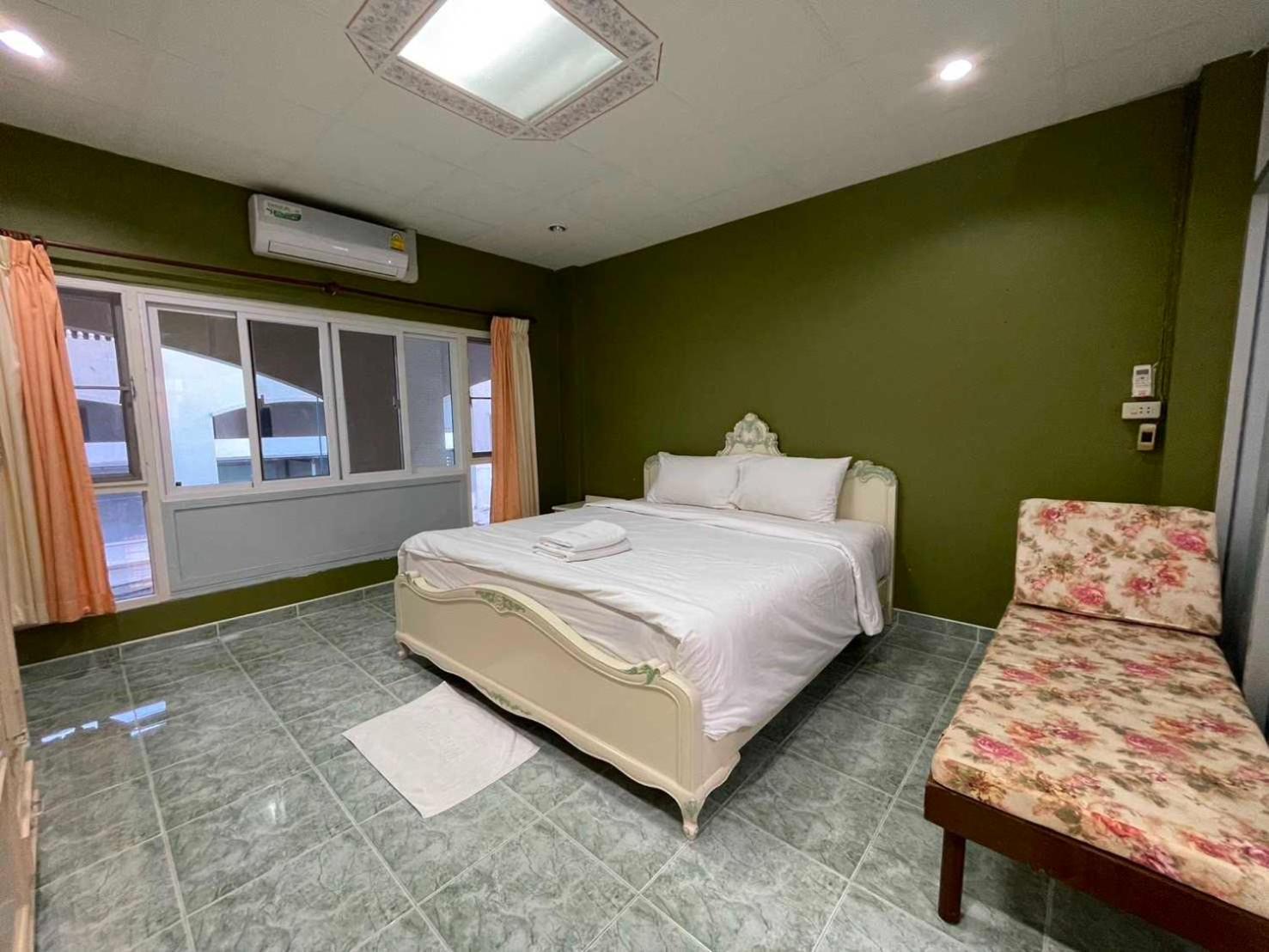 Oyo 75486 Anna Residence Jomtien Esterno foto