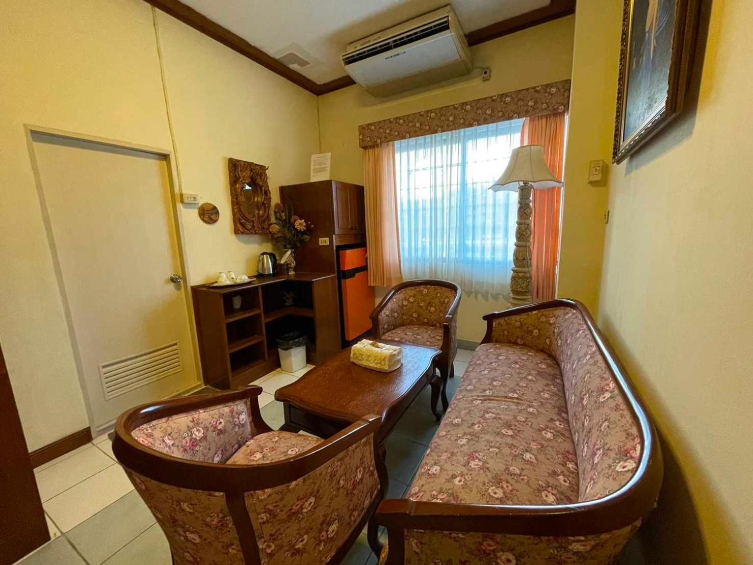 Oyo 75486 Anna Residence Jomtien Esterno foto