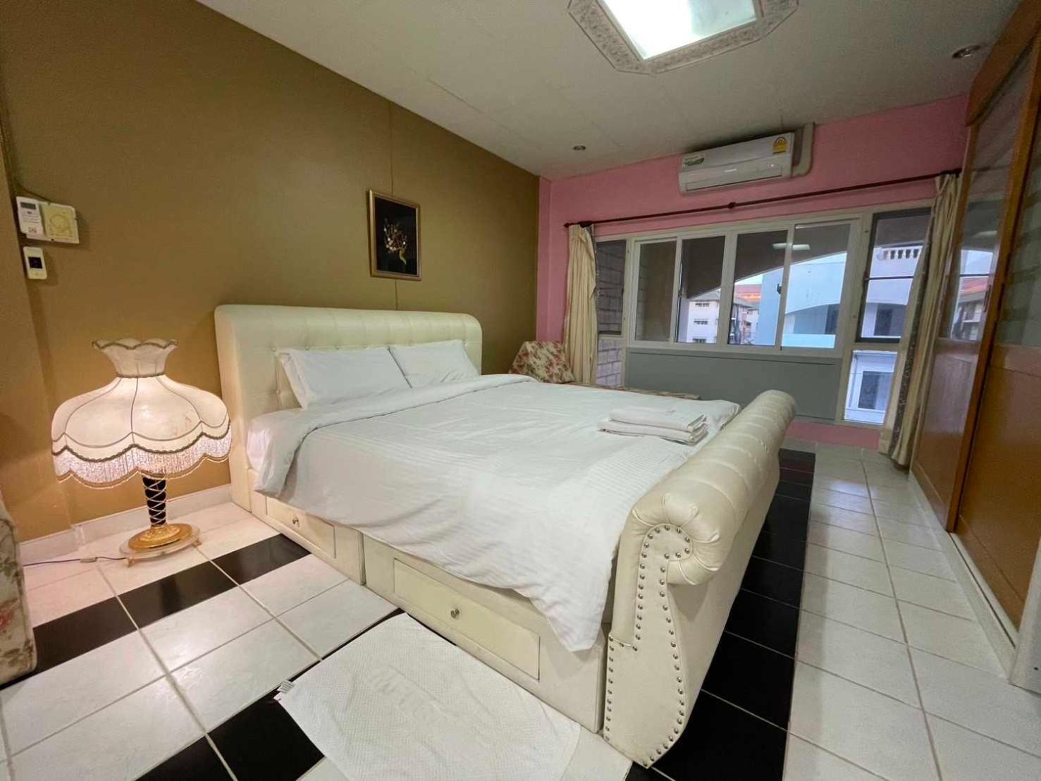 Oyo 75486 Anna Residence Jomtien Esterno foto